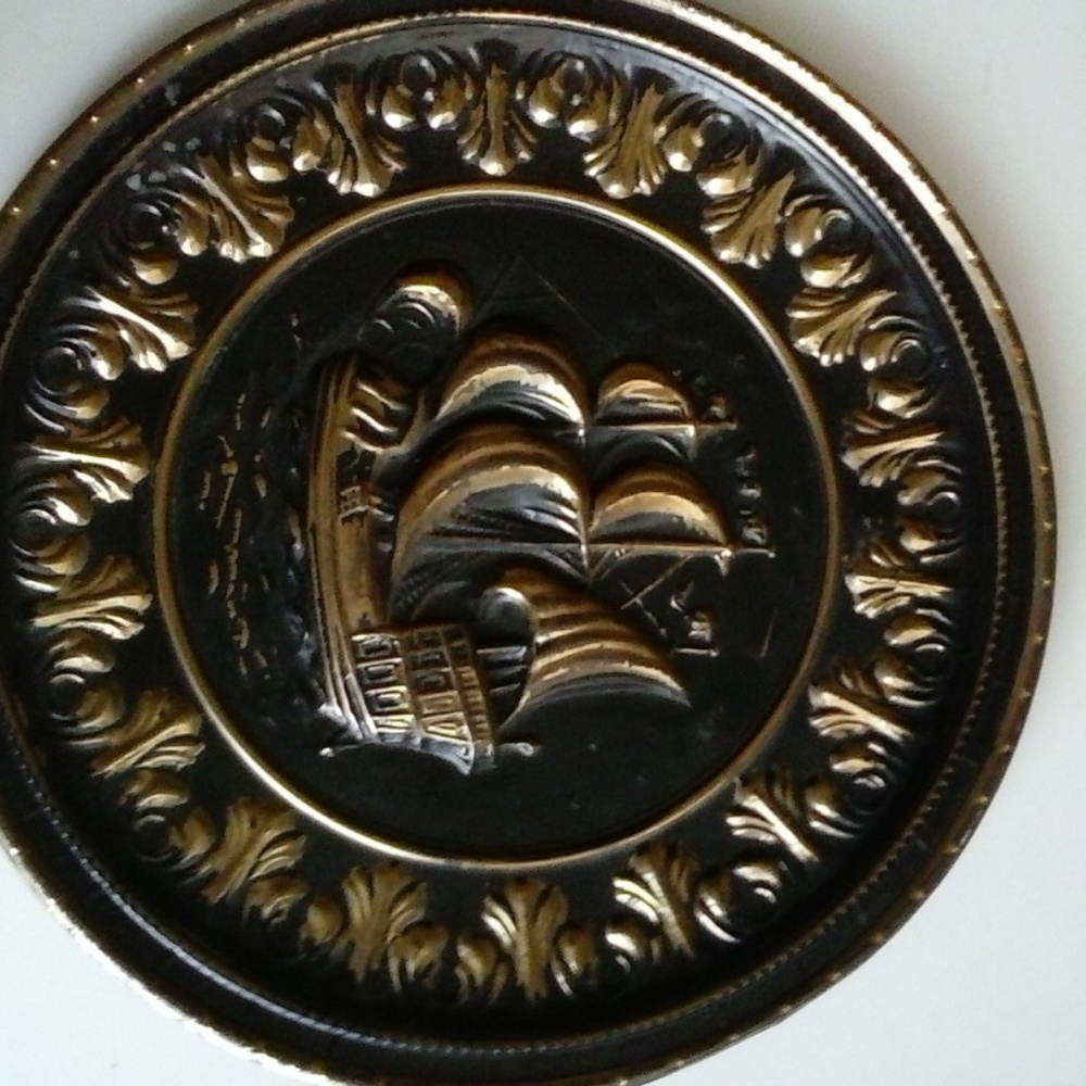 Decorative Wall Hammered Brass Disc Sail Marine